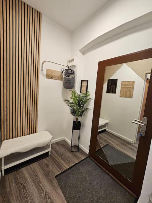 Affordable Suite In Vienna'S Hotpoint Exterior foto
